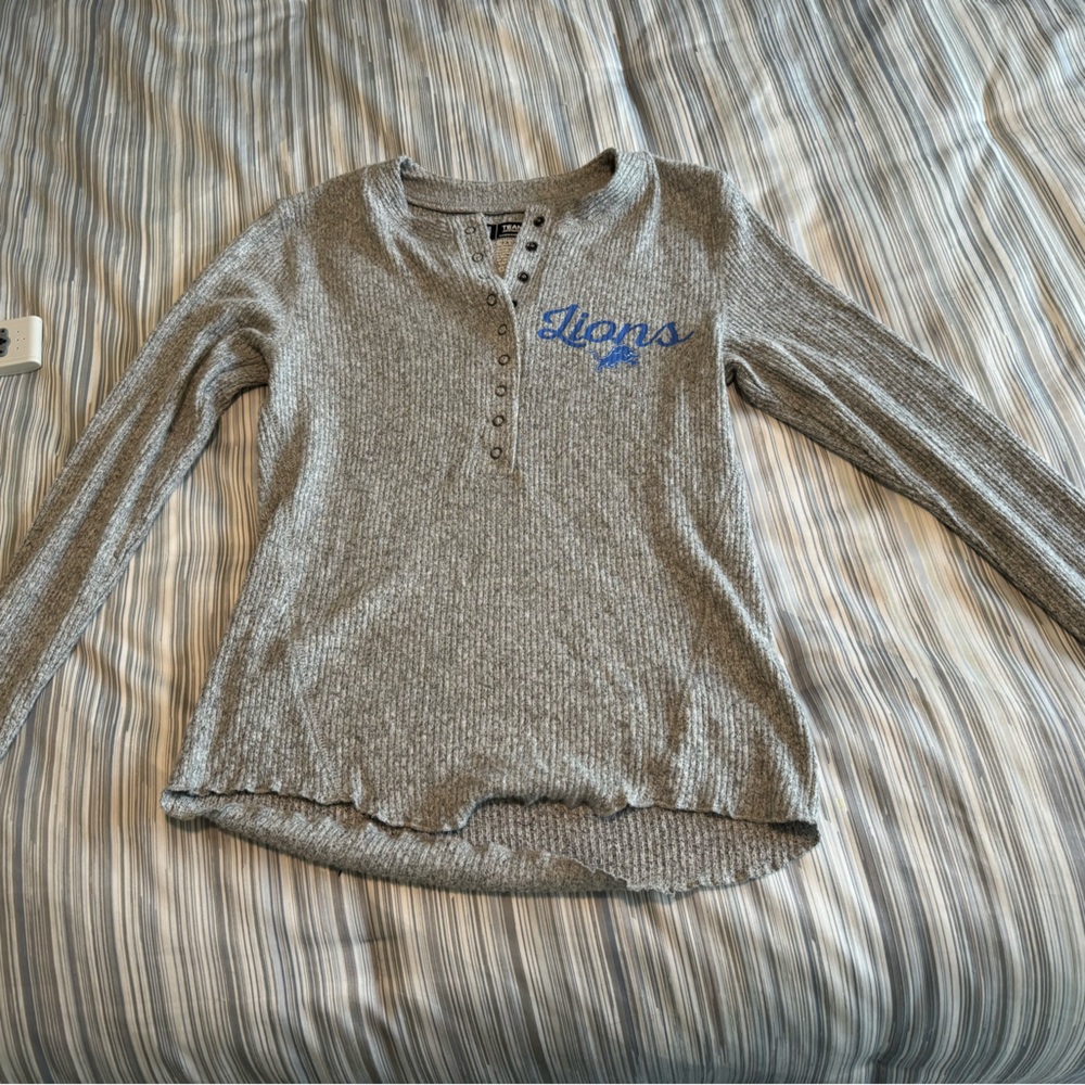 Never worn gray Lions Henley
